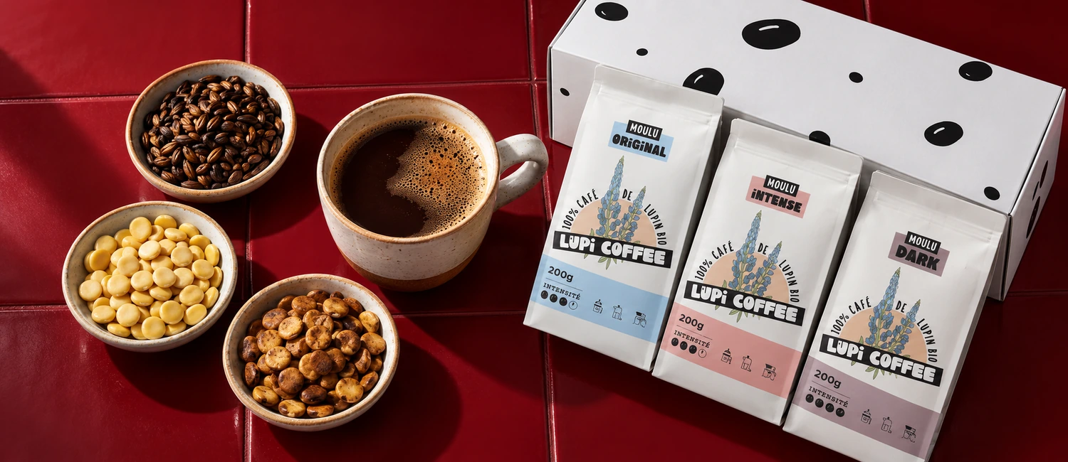 Tasse de café de lupin, coupelles d’orge torréfiée, de lupin cru et de lupin torréfié, boîte Lupi Coffee