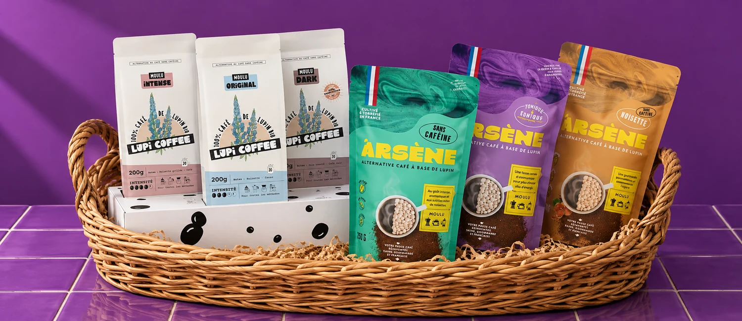Panier en osier avec la boîte Lupi Coffee et les sachets Arsène